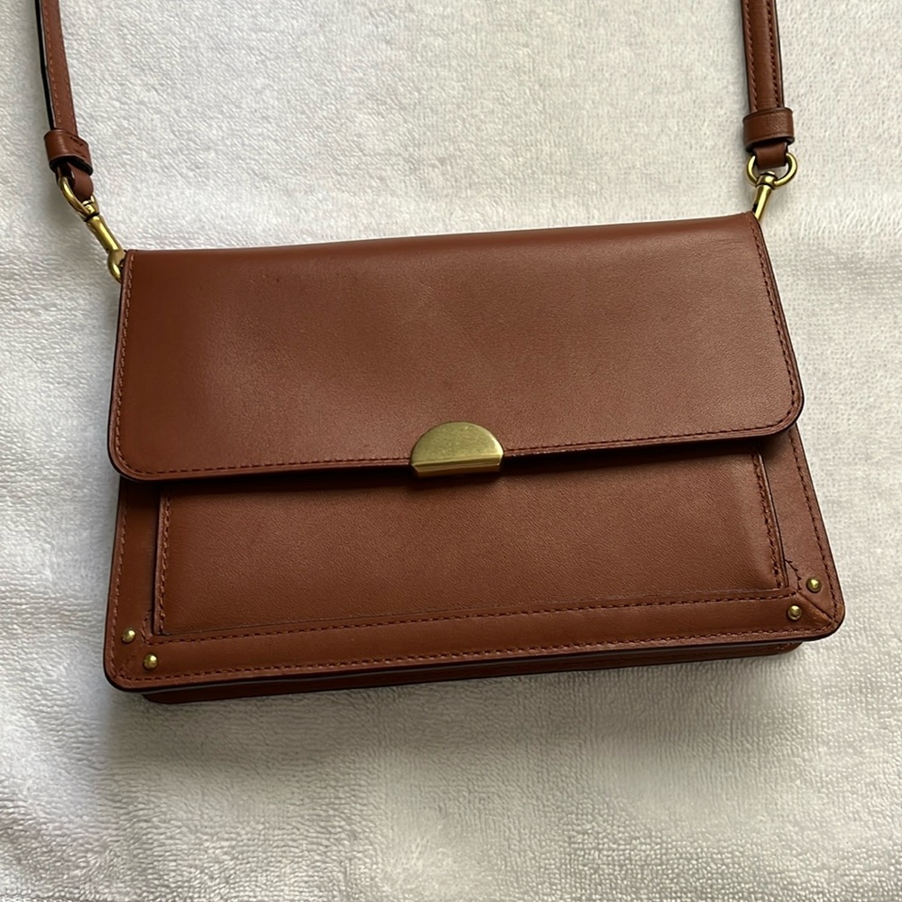 Small Brown Coach Purse, can be used as crossbody or shoulder